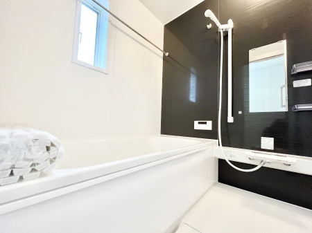 @X`Bath Room`  LXƂ͋C̗ǂoX[B  qlƈꏏɂCɓy݁Avöy[W܂؂ȏuԁB  X̔tbVłłB