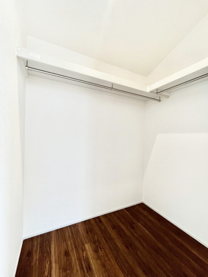 ̑@P`Walk-in Closet`@̗mĂVɂȂɂEH[NCN[[bgBmȊOɂAigȂƓdX[cP[XAXgbNiȂǉłЕtԂłB