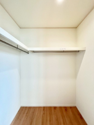 ̑@A`Walk-in Closet`@̗mĂVɂȂɂEH[NCN[[bgBmȊOɂAigȂƓdX[cP[XAXgbNiȂǉłЕtԂłB