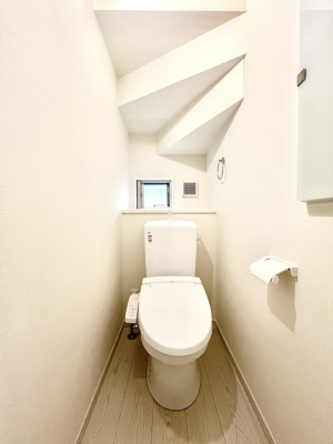 gC@`Toilet`@YEXbLEKȃEHVbgtgCł낰ԂłBgC͖g킴𓾂Ȃ́BۂłˁBgC2̂Œ̍Gɕ֗łI