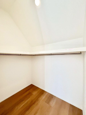 ̑@`Walk-in Closet`@KvȂ̂R[fBl[gꗗĊmFłAgxx⏀ZԂōςރEH[NCN[[bgݒu܂BƂ̒Ƃ֗Ȏ[Xy[XłB