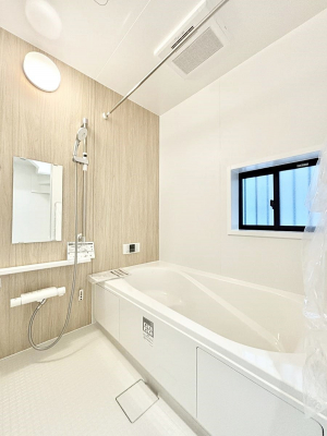 �����@������A�������`Bath Room�`�@�J�̓��̂�����ɂ��劈��ȗ��������@�t�I�~�J�̋G�߂�A�H�̒��J�ȂǁA�O�ɐ��󕨂������Ȃ������ɂ��A�V�C��C�����C�ɂ������󕨂��������Ƃ��ł��܂��B