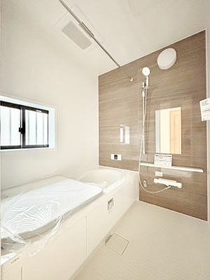 �����@������B�������`Bath Room�`�@�J�̓��̂�����ɂ��劈��ȗ��������@�t�I�~�J�̋G�߂�A�H�̒��J�ȂǁA�O�ɐ��󕨂������Ȃ������ɂ��A�V�C��C�����C�ɂ������󕨂��������Ƃ��ł��܂��B