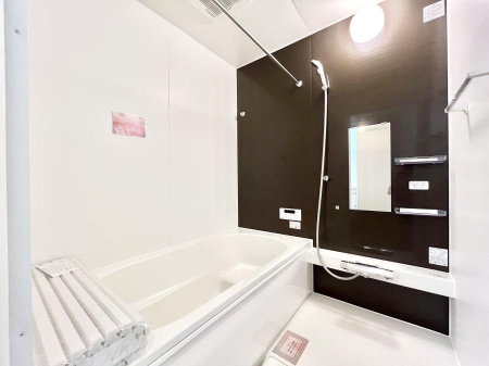 @`Bath Room`@L΂ē邱Ƃ\I̔MdȃoX^CłBqlƂꏏł\ȍLȂ̂ŁArOƂ͈ƑcR̂ЂƎy݂܂B