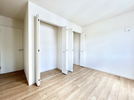 ̑ρ@`Bed Room`  ulvƂvwł肭낰QB  ̉Ǝ₨dɔꂽ̓tJtJ̃xbgŖĂB{IĂKȍL