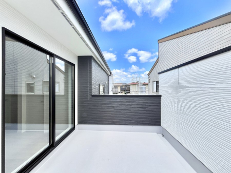 oRj[@`Balcony`  oRj[͉z݁Azc󕨂C悭Ƃł܂B  g₷JIȃoRj[łzՂ~蒍AoRj[tZ܂B  