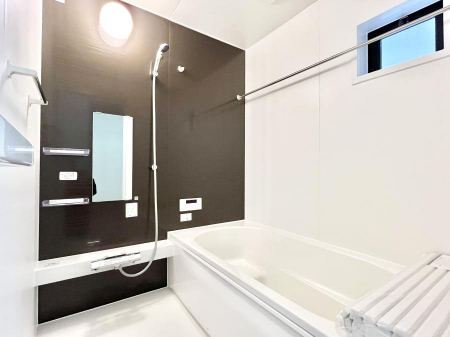 @`Bath Room`@ƑL΂ē邱Ƃ\I̔MdȃoX^CłBqlƂꏏł\ȍLȂ̂ŁArOƂ͈ƑcR̂ЂƎy݂܂B