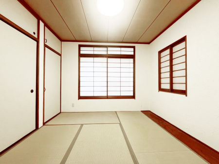 ̑ρ@`Japanese Room`  aʂȎԁA炩ȏt̂炩ȎA~͂̎炷zƂԁAoNɂĕ\ςʂȏꏊAƑ݂Ȃ̂Cɓ̋ԁB  