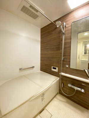 @`Bath Room`@L΂ē邱Ƃ\I̔MdȃoX^CłBqlƂꏏł\ȍLȂ̂ŁArOƂ͈ƑcR̂ЂƎy݂܂B