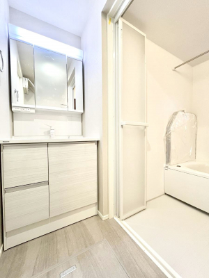 ̑@NO.2`Dressing Room`  \ȑ傫̐ʑ͎[鎖ȂAgȂ݃`FbN⎕ȂǁA̍QԂłzeCNȃXy[Xŗ]TƂƂĒ܂B