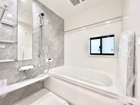 @`Bath Room`@ƑL΂ē邱Ƃ\I̔MdȃoX^CłBqlƂꏏł\ȍLȂ̂ŁArOƂ͈ƑcR̂ЂƎy݂܂B