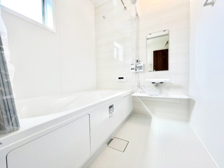 @`Bath Room`@L΂ē邱Ƃ\I̔MdȃoX^CłBqlƂꏏł\ȍLȂ̂ŁArOƂ͈ƑcR̂ЂƎy݂܂B
