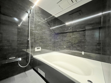 @`Bath Room`@͋C̗ŖɌătbVB@\tĂ̂ŗׂ̐@uŐ􂢏オ󕨂AJ̓VCCɂ邱Ƃ\łB