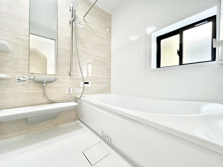 @P`Bath Room`  t̃oX[B  z˂ޖ邢́A̓CǂgłB  ܂A@Ă܂B  CǍDłB