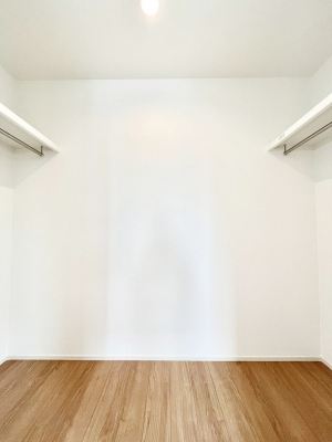 ̑@P`Walk-in Closet`@̗mĂVɂȂɂEH[NCN[[bgBmȊOɂAigȂƓdX[cP[XAXgbNiȂǉłЕtԂłB
