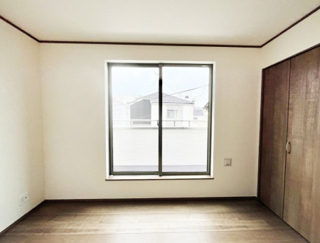 Q@`Bed Room`@oRj[̖邢݂܂BƂɌb܂ꂽB_炩RŒڊo߂炵邾낤B܂A@\IȎ[zuāAЕtԂoB