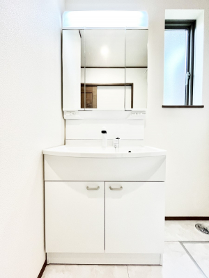 ʑEʏ@`Dressing Room`@邭pE_[[Bgꏊ炱AKȋԂƂȂĂ܂BVv[hbT[̗pĂ܂̂ŁAVyɏo܂B