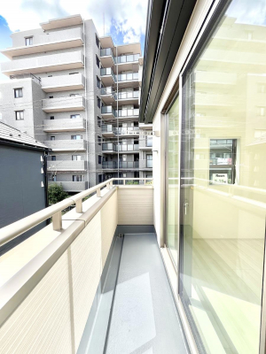 oRj[@`Balcony`@̃oRj[̑Oɂ͉_ȊOɑzՂ̂܂B󕨂₷A薾邭ĈĂ܂Bg₷JIȃoRj[ł