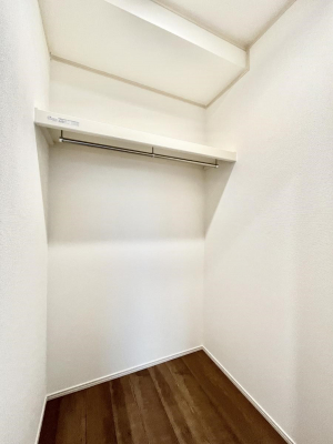 ̑@A`Walk-in Closet`@̗mĂVɂȂɂEH[NCN[[bgBmȊOɂAigȂƓdX[cP[XAXgbNiȂǉłЕtԂłB