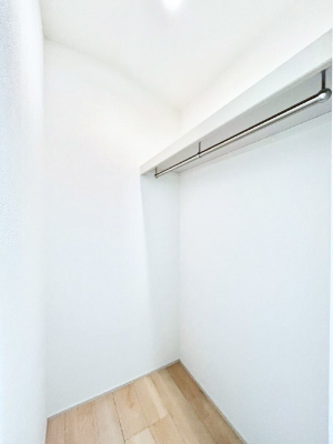 ̑@B`Walk-in Closet`@̗mĂVɂȂɂEH[NCN[[bgBmȊOɂAigȂƓdX[cP[XAXgbNiȂǉłЕtԂłB