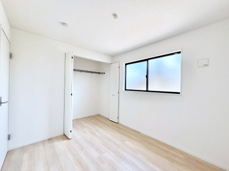 Q@R`Bed Room`  ɂ͎[N[[bgIiĝm⏬͂AGߕ̂mȂǂƐڂ܂܂B  ԂLgpł܂ˁB