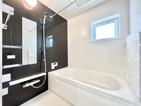 @Q`Bath Room`  LXƂ͋C̗ǂoX[B  qlƈꏏɂCɓy݁Avöy[W܂؂ȏuԁB  X̔tbVłłB