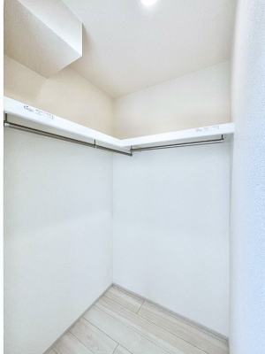 ̑@Q`Walk-in Closet`@̗mĂVɂȂɂEH[NCN[[bgBmȊOɂAigȂƓdX[cP[XAXgbNiȂǉłЕtԂłB