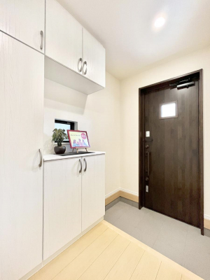 ց@`Entrance`@Ƃ̒łql}ŏ̏ꏊł錺ւ́AƂ̈ۂ̂̂łILxȌ֎[ŁAYɕۂƂo܂􌺊ւɂ͂Ղ[̉ʔI