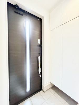 ց@`Entrance`@Ƃ̒łql}ŏ̏ꏊł錺ւ́AƂ̈ۂ̂̂łILxȌ֎[ŁAYɕۂƂo܂􌺊ւɂ͂Ղ[̉ʔI