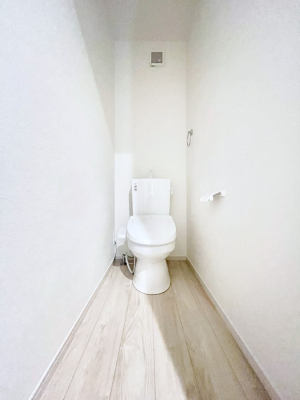 gC@`Toilet`@YEXbLEKȃEHVbgtgCł낰ԂłBgC͖g킴𓾂Ȃ́BۂłˁBgC2̂Œ̍Gɕ֗łI