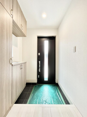 ց@B`Entrance`@Ƃ̒łql}ŏ̏ꏊł錺ւ́AƂ̈ۂ̂̂łILxȌ֎[ŁAYɕۂƂo܂􌺊ւɂ͂Ղ[̉ʔI