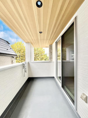 oRj[@P`Balcony`@̃oRj[̑Oɂ͉_ȊOɑzՂ̂܂B󕨂₷A薾邭ĈĂ܂BƑS̐󕨂CɊ܂B