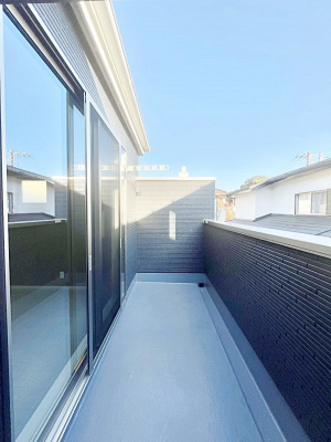 �o���R�j�[�@�����`Balcony�`  �o���R�j�[�͉������z���������݁A���z�c����󕨂��C�����悭�������Ƃ��ł��܂��B  �g���₷���J���I�ȃo���R�j�[�ł����z�����������Ղ�~�蒍���A�o���R�j�[�t���Z�܂��B  