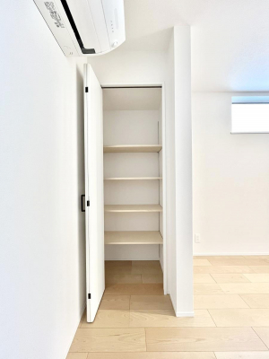 ���̑����ρ@���r���O���[�B�����Ɏ��[������ƕ����W�܂�LDK���X�b�L���Еt�������ł��ˁB  