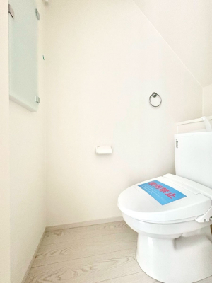 �g�C���@�����`Toilet�`�@�Y��E�X�b�L���E���K�ȃE�H�V�����b�g�t�g�C���ł��낰���Ԃł��B�g�C���͖����g�킴��𓾂Ȃ����́B����������ۂ������ł��ˁB�g�C����2��������̂Œ��̍��G���ɕ֗��ł��I