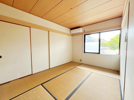 ̑ρ@`Japanese Room`  aʂȎԁA炩ȏt̂炩ȎA~͂̎炷zƂԁAoNɂĕ\ςʂȏꏊAƑ݂Ȃ̂Cɓ̋ԁB  