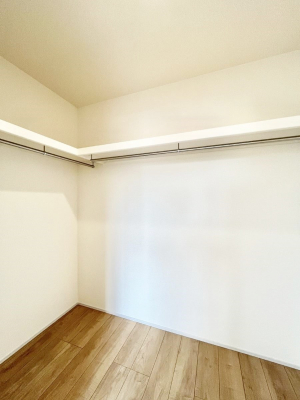 ̑@P`Walk-in Closet`@̗mĂVɂȂɂEH[NCN[[bgBmȊOɂAigȂƓdX[cP[XAXgbNiȂǉłЕtԂłB