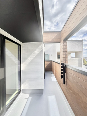 oRj[@`Balcony`  oRj[͉z݁Azc󕨂C悭Ƃł܂B  g₷JIȃoRj[łzՂ~蒍AoRj[tZ܂B  