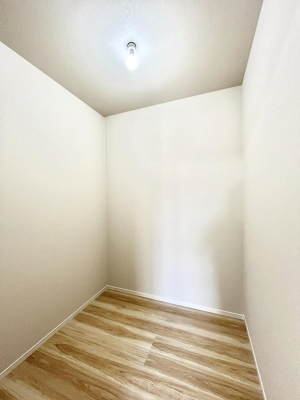 ���̑��@�����`Walk-in Closet�`�@�K�v�Ȃ��̂�R�[�f�B�l�[�g���ꗗ���Ċm�F�ł��A�g�x�x�⏀�����Z���ԂōςރE�H�[�N�C���N���[�[�b�g��ݒu���܂����B�Ƃ̒�����������Ƃ�����֗��Ȏ��[�X�y�[�X�ł��B