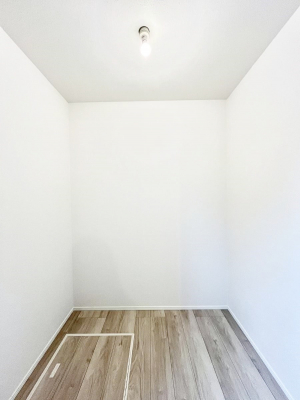 ̑@Q`Walk-in Closet`@̗mĂVɂȂɂEH[NCN[[bgBmȊOɂAigȂƓdX[cP[XAXgbNiȂǉłЕtԂłB