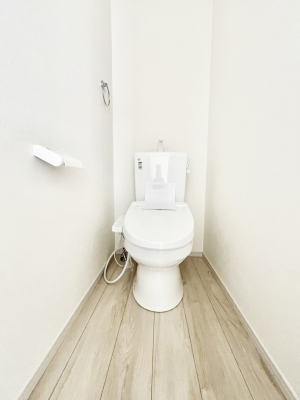 gC@`Toilet`@YEXbLEKȃEHVbgtgCł낰ԂłBgC͖g킴𓾂Ȃ́BۂłˁBgC2̂Œ̍Gɕ֗łI