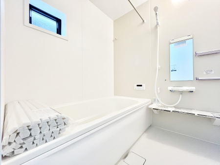 @`Bath Room`@ƑL΂ē邱Ƃ\I̔MdȃoX^CłBqlƂꏏł\ȍLȂ̂ŁArOƂ͈ƑcR̂ЂƎy݂܂B