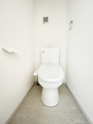 gC@`Toilet`@YEXbLEKȃEHVbgtgCł낰ԂłBgC͖g킴𓾂Ȃ́BۂłˁBgC2̂Œ̍Gɕ֗łI