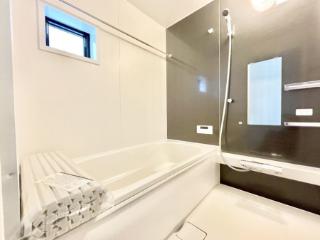@Q`Bath Room`@L΂ē邱Ƃ\I̔MdȃoX^CłBqlƂꏏł\ȍLȂ̂ŁArOƂ͈ƑcR̂ЂƎy݂܂B