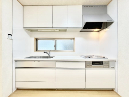 Lb`@`Kitchen`@茳̎[A̎[܂łSăXChŁÃXy[X܂ŗLɊpł܂B܂ŏォ猩n̂ŁA܂ɂgȂTbƎo܂B