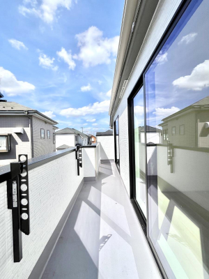 oRj[@`Balcony`  oRj[͉z݁Azc󕨂C悭Ƃł܂B  g₷JIȃoRj[łzՂ~蒍AoRj[tZ܂B  