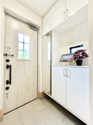 ց@A`Entrance`@ʔ~[tȂ̂ŁAoO̐gȂ݃`FbNɁւ͂qlo}ԍŏ̏ꏊAAĂ鎞ɓŏ̏ꏊBȏꏊ炱AǂԂɁc