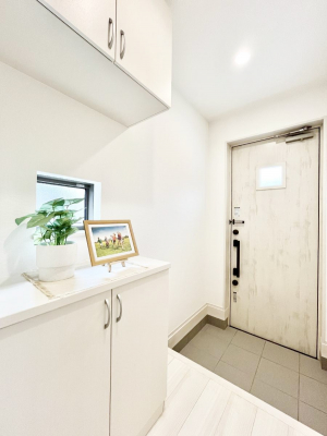 ց@B`Entrance`@Ƃ̒łql}ŏ̏ꏊł錺ւ́AƂ̈ۂ̂̂łILxȌ֎[ŁAYɕۂƂo܂􌺊ւɂ͂Ղ[̉ʔI