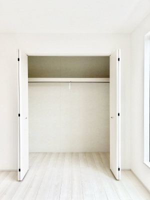 [@B`Closet`@ǖʃN[[bg΃^XuKvȂAôȂXbLԂێł܂BꂽXy[XLɊpłBߗނ̕iȂǂՂ[o܂ˁ