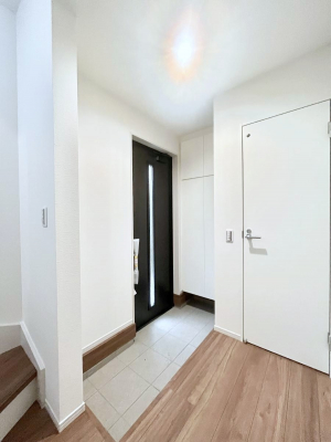 ց@P`Entrance`@ւ͉Ƃ̊Ƃ܂䂪Ƃ̃ZX肰Ȃ閣͂錺֑ÿ݂BAxɉƑقƂłSn悢ԑ؂łˁ